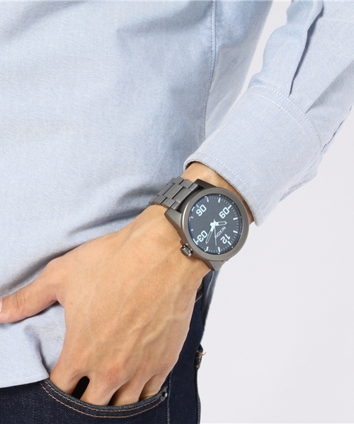 NIXON（ニクソン）の「THE CORPORAL SS（アナログ腕時計）」 - WEAR