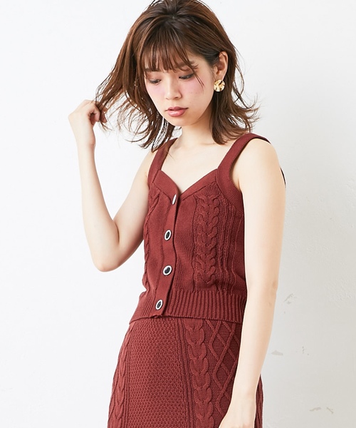 natural couture（ナチュラルクチュール）の「ケーブルニットキャミ（ニット/セーター・レディース・ブラック/ベージュ/ブラウン/オフホワイト・FREE）」の3枚目の写真