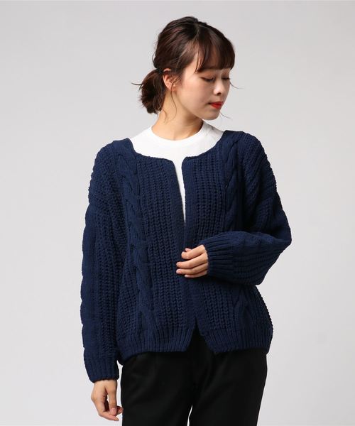 LBC(エルビーシー)の「モール系ケーブルショートカーディガン(カーディガン/ボレロ・レディース・オフホワイト/ネイビー・M)」の4枚目の写真