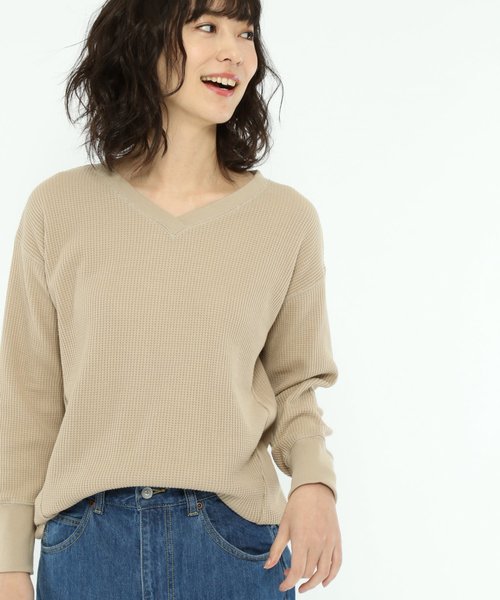 LAKOLE（ラコレ）の「ストレッチワッフルVネックプルオーバー / LAKOLE（Tシャツ/カットソー・レディース・ブラック/ベージュ/グレー/オフホワイト/ピンク/ブルー・SMALL/MEDIUM）」の5枚目の写真