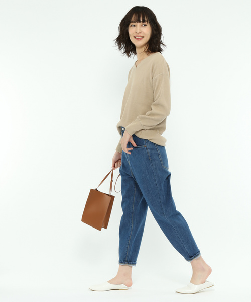LAKOLE（ラコレ）の「ストレッチワッフルVネックプルオーバー / LAKOLE（Tシャツ/カットソー・レディース・ブラック/ベージュ/グレー/オフホワイト/ピンク/ブルー・SMALL/MEDIUM）」の11枚目の写真