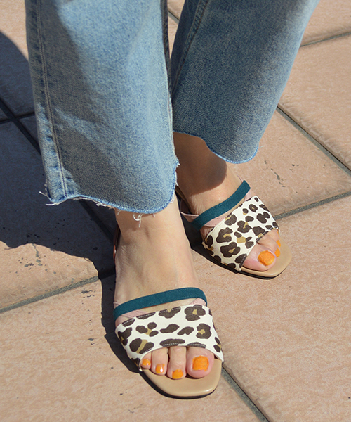 JELLY BEANS(ジェリービーンズ)の「コンビセパレートフラットサンダル(103-480)JELLY BEANS(ジェリービーンズ)(サンダル・レディース・ホワイト/シルバー/レオパード/ブラック・23/24/22.5/24.5/23.5)」の4枚目の写真