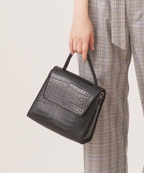 natural couture（ナチュラルクチュール）の「クロコ2WAYレトロショルダーバッグ（ショルダーバッグ・レディース・ブラック/ベージュ/ブラウン・FREE）」の4枚目の写真