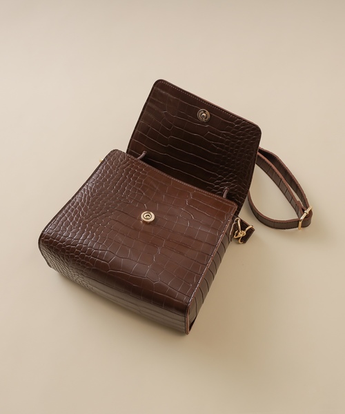 natural couture（ナチュラルクチュール）の「クロコ2WAYレトロショルダーバッグ（ショルダーバッグ・レディース・ブラック/ベージュ/ブラウン・FREE）」の6枚目の写真