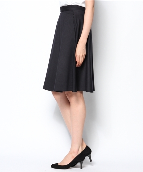 BEAMS LIGHTS Women's（ビームスライツ ウィメンズ）の「BEAMS LIGHTS / ミドルレングスフレア スカート（スカート・レディース・オフホワイト/オレンジ/ネイビー・36/38）」の4枚目の写真