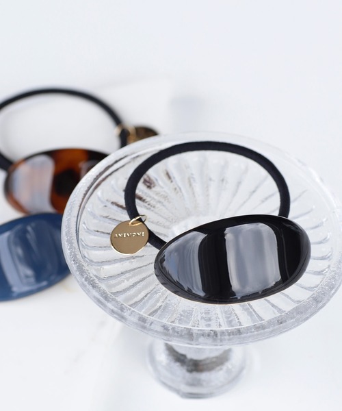 ANEMONE（アネモネ）の「シックカラーの艶めきオーバルヘアゴム（ヘアゴム・レディース・ブラウン/グレー/ブラック/ブルー・FREE）」の2枚目の写真