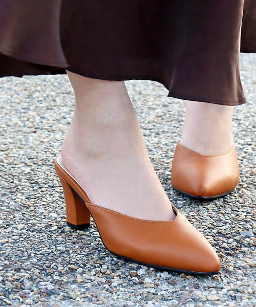 LibertyDoll（リバティードール）の「Liberty Doll / Vカット7cmチャンキーヒールミュール(5439)（サンダル・レディース・ネイビー/ブラウン/グレー/シルバー/パイソン/ベージュ/ブルー系その他2/グレイッシュベージュ/ベージュ系その他/ブラック系その他/アイボリー/ブラック/キャメル/レッド/シルバー系その他/ゴールド系その他/ブラック系その他2・LL/S/M/L）」の12枚目の写真