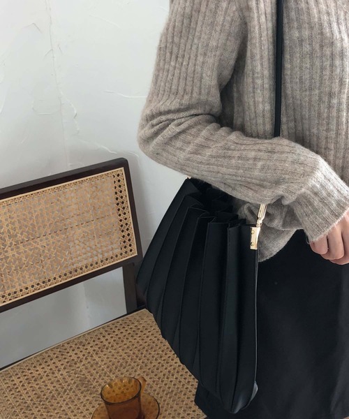 SMILE ORCHID(スマイルオーキッド)の「プリーツショルダーバッグ(トートバッグ・レディース・ブラウン/アイボリー/ベージュ/キャメル/ブラック・FREE)」の3枚目の写真