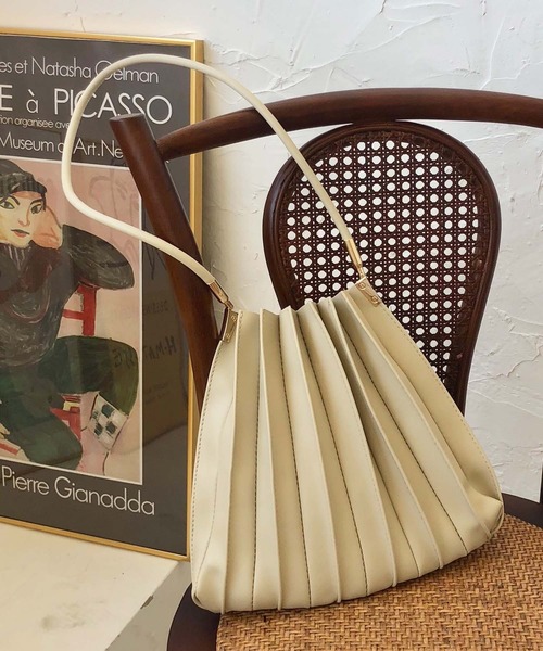 SMILE ORCHID(スマイルオーキッド)の「プリーツショルダーバッグ(トートバッグ・レディース・ブラウン/アイボリー/ベージュ/キャメル/ブラック・FREE)」の20枚目の写真