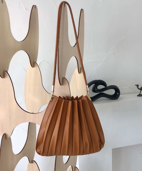 SMILE ORCHID(スマイルオーキッド)の「プリーツショルダーバッグ(トートバッグ・レディース・ブラウン/アイボリー/ベージュ/キャメル/ブラック・FREE)」の13枚目の写真