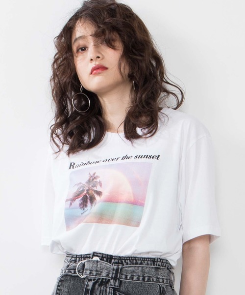 WEGO（ウィゴー）の「WEGO/カラーレインボーフォトプリントTシャツ（Tシャツ/カットソー・レディース・ブラック/ホワイト・SMALL/MEDIUM/LARGE）」の2枚目の写真