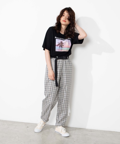 WEGO（ウィゴー）の「WEGO/カラーレインボーフォトプリントTシャツ（Tシャツ/カットソー・レディース・ブラック/ホワイト・SMALL/MEDIUM/LARGE）」の3枚目の写真
