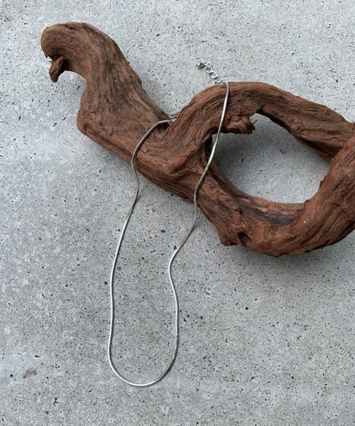 SPINNS（スピンズ）の「シンプルスネークチェーンネックレス（ネックレス・レディース・シルバー/ゴールド・ONESIZE）」の6枚目の写真