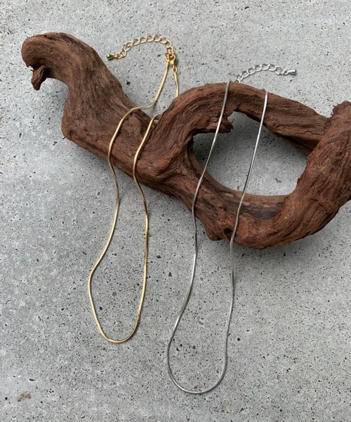 SPINNS（スピンズ）の「シンプルスネークチェーンネックレス（ネックレス・レディース・シルバー/ゴールド・ONESIZE）」の7枚目の写真