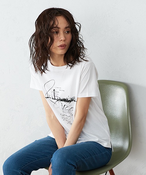COMME CA ISM(コムサイズム)の「《コットン》 クルーネック プリントTシャツ(Tシャツ/カットソー・レディース・ホワイト/ローズ/カーキ/ブラック・SMALL/MEDIUM/LARGE)」の2枚目の写真