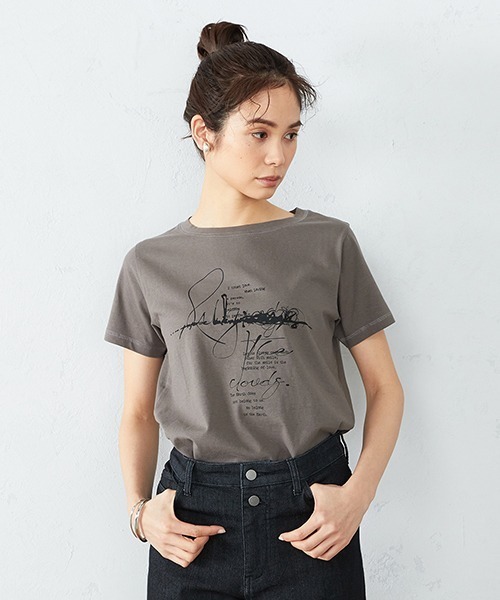COMME CA ISM(コムサイズム)の「《コットン》 クルーネック プリントTシャツ(Tシャツ/カットソー・レディース・ホワイト/ローズ/カーキ/ブラック・SMALL/MEDIUM/LARGE)」の1枚目の写真