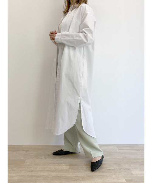 ISOOK（アイスー）の「Side slit shirt one-piece / サイドスリットシャツワンピース（シャツワンピース・レディース・ライトブルー/ライトベージュ/ホワイト・FREE）」の2枚目の写真
