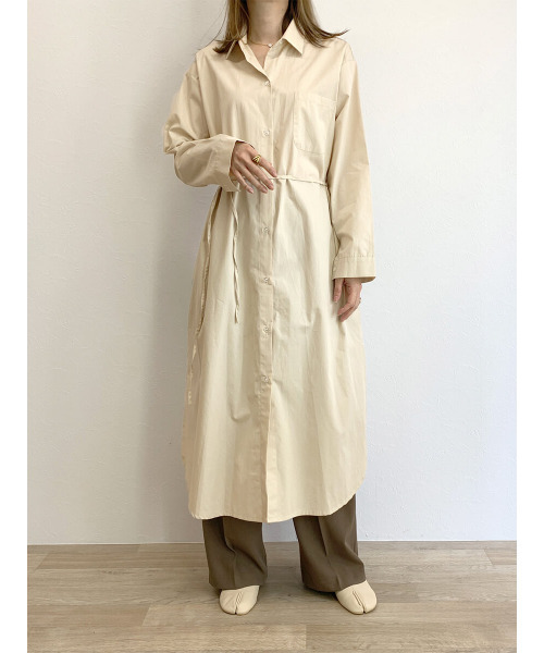 ISOOK（アイスー）の「Side slit shirt one-piece / サイドスリットシャツワンピース（シャツワンピース・レディース・ライトブルー/ライトベージュ/ホワイト・FREE）」の9枚目の写真