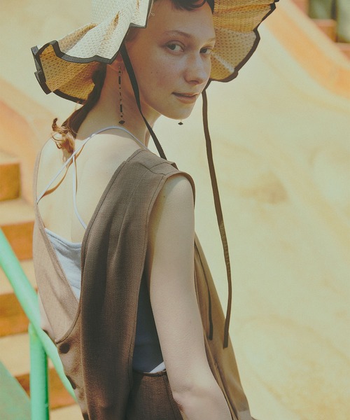 w closet（ダブルクローゼット）の「テレコカップ付きバッククロスキャミソール（キャミソール・レディース・ブラック/オフホワイト/グレイッシュベージュ/グレー系1/ブラウン/パープル・FREE）」の7枚目の写真