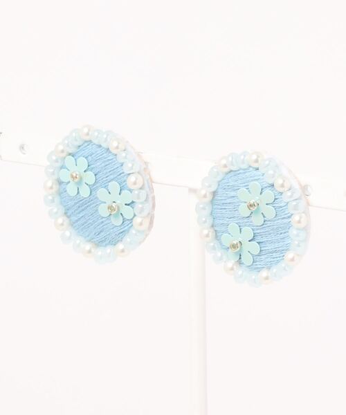 tone(トーン)の「【antant】お花のスパンコール刺繍(MA)(ピアス(両耳用)・レディース・ホワイト/ライトブルー/ブラック/ピンク/イエロー・FREE)」の3枚目の写真