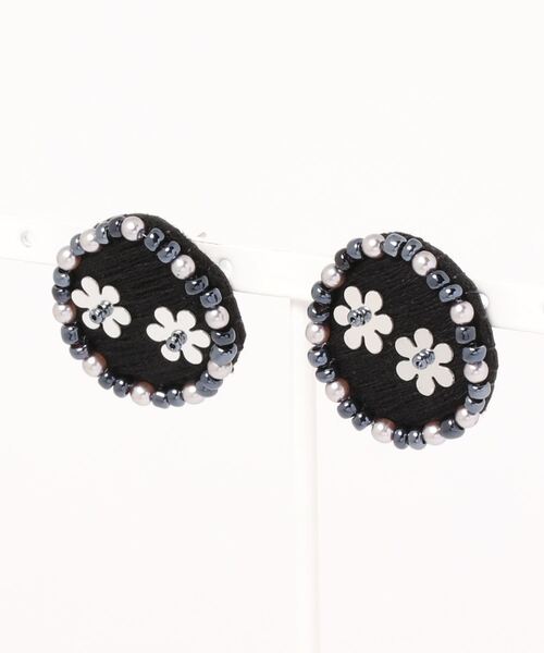 tone(トーン)の「【antant】お花のスパンコール刺繍(MA)(ピアス(両耳用)・レディース・ホワイト/ライトブルー/ブラック/ピンク/イエロー・FREE)」の2枚目の写真