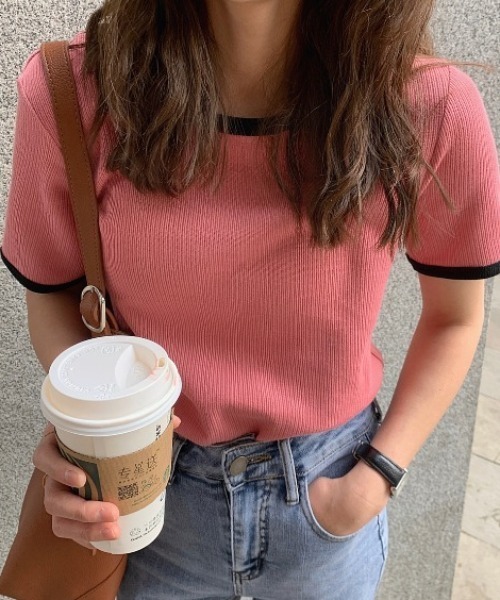 ABITOKYO（アビトーキョー）の「配色リブクルーネックカットTシャツ（Tシャツ/カットソー・レディース・ホワイト/ベージュ/ピンク/グリーン/ダークグリーン/ネイビー/ブルー/オレンジ/グレイッシュベージュ/グレー/ブルーグリーン/ブラック・FREE）」の2枚目の写真