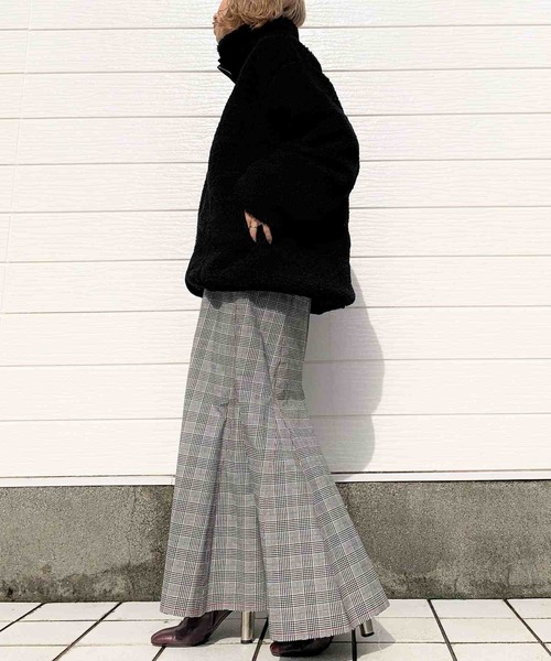 Q（キュー）の「リバーシブルボアダウン（ダウンジャケット/コート・レディース・ブラック/ベージュ・MEDIUM）」の7枚目の写真