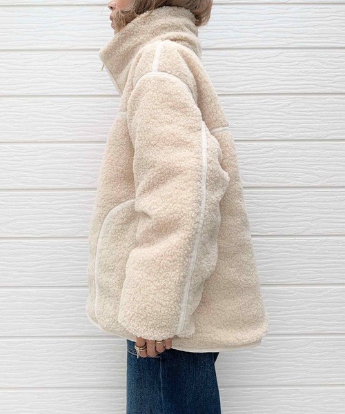 Q（キュー）の「リバーシブルボアダウン（ダウンジャケット/コート・レディース・ブラック/ベージュ・MEDIUM）」の3枚目の写真