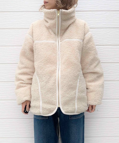 Q（キュー）の「リバーシブルボアダウン（ダウンジャケット/コート・レディース・ブラック/ベージュ・MEDIUM）」の9枚目の写真