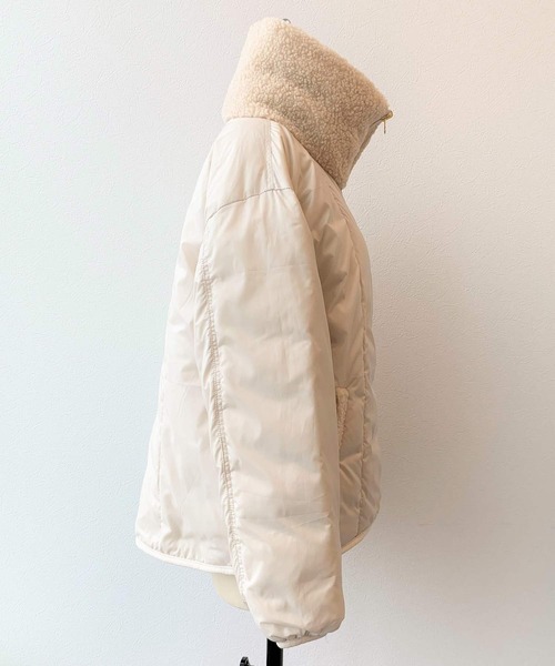 Q（キュー）の「リバーシブルボアダウン（ダウンジャケット/コート・レディース・ブラック/ベージュ・MEDIUM）」の5枚目の写真