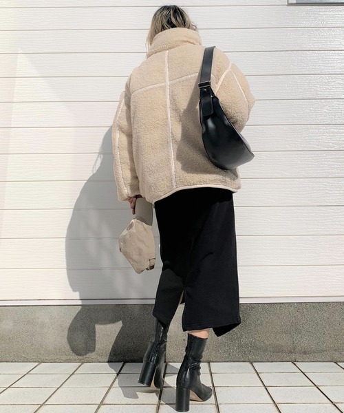 Q（キュー）の「リバーシブルボアダウン（ダウンジャケット/コート・レディース・ブラック/ベージュ・MEDIUM）」の12枚目の写真