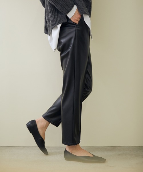 ROPE'(ロペ)の「【スタイリスト川上さやかさんコラボ】レザーライクパンツ(その他パンツ・レディース・ブラック/ベージュ/オフホワイト・40/38/36)」の11枚目の写真