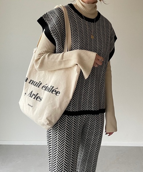y/m by misato（イムバイミサト）の「幾何学柄ジャガードベスト（ニット/セーター・レディース・ブラック/ベージュ・FREE）」の15枚目の写真