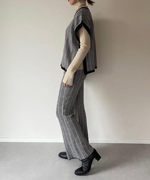 y/m by misato（イムバイミサト）の「幾何学柄ジャガードベスト（ニット/セーター・レディース・ブラック/ベージュ・FREE）」の16枚目の写真