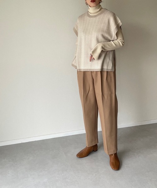 y/m by misato（イムバイミサト）の「幾何学柄ジャガードベスト（ニット/セーター・レディース・ブラック/ベージュ・FREE）」の4枚目の写真