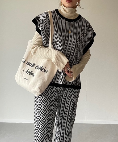 y/m by misato（イムバイミサト）の「幾何学柄ジャガードベスト（ニット/セーター・レディース・ブラック/ベージュ・FREE）」の13枚目の写真