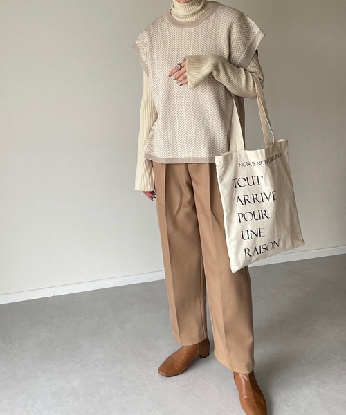 y/m by misato（イムバイミサト）の「幾何学柄ジャガードベスト（ニット/セーター・レディース・ブラック/ベージュ・FREE）」の10枚目の写真