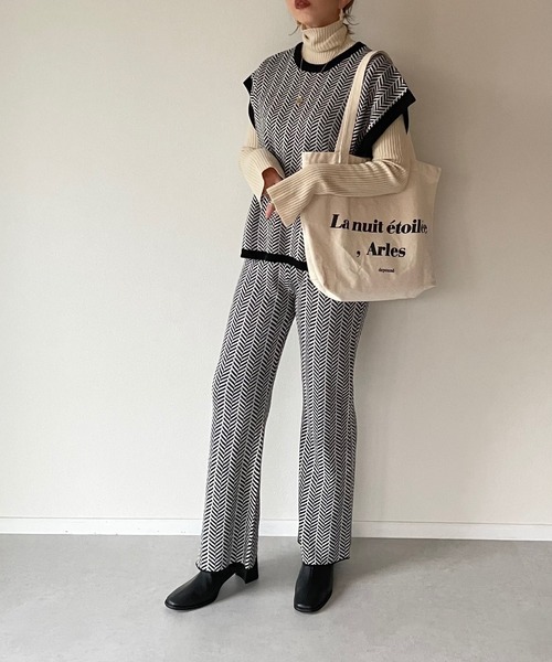 y/m by misato（イムバイミサト）の「幾何学柄ジャガードベスト（ニット/セーター・レディース・ブラック/ベージュ・FREE）」の18枚目の写真