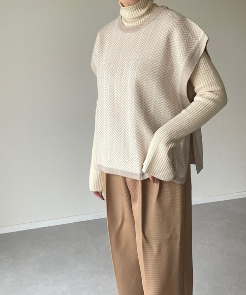 y/m by misato（イムバイミサト）の「幾何学柄ジャガードベスト（ニット/セーター・レディース・ブラック/ベージュ・FREE）」の20枚目の写真