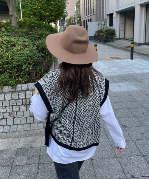 y/m by misato（イムバイミサト）の「幾何学柄ジャガードベスト（ニット/セーター・レディース・ブラック/ベージュ・FREE）」の21枚目の写真