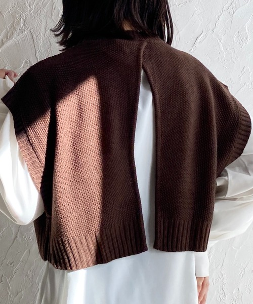 She's Closet（シーズクローゼット）の「前後2wayバッククロスショート丈ニットベスト（ベスト・レディース・ブラック/ベージュ/グリーン/スモークピンク/ライトベージュ/ダークパープル/ブルー/ブラウン/アイボリー/ライム/ブルーパープル/グレイッシュベージュ/オリーブ・FREE）」の3枚目の写真