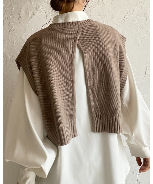 She's Closet（シーズクローゼット）の「前後2wayバッククロスショート丈ニットベスト（ベスト・レディース・ブラック/ベージュ/グリーン/スモークピンク/ライトベージュ/ダークパープル/ブルー/ブラウン/アイボリー/ライム/ブルーパープル/グレイッシュベージュ/オリーブ・FREE）」の17枚目の写真