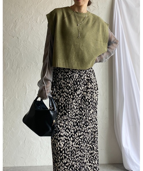 She's Closet（シーズクローゼット）の「前後2wayバッククロスショート丈ニットベスト（ベスト・レディース・ブラック/ベージュ/グリーン/スモークピンク/ライトベージュ/ダークパープル/ブルー/ブラウン/アイボリー/ライム/ブルーパープル/グレイッシュベージュ/オリーブ・FREE）」の21枚目の写真