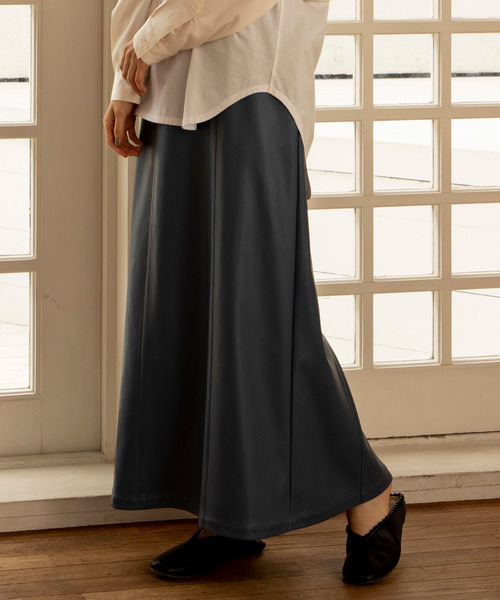 ReNorm（リノーム）の「フェイクレザーロングスカート（スカート・レディース・ブラック/ブルー/ブラウン・M/S）」の15枚目の写真