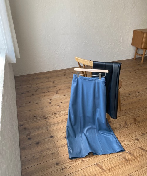 ReNorm（リノーム）の「フェイクレザーロングスカート（スカート・レディース・ブラック/ブルー/ブラウン・M/S）」の18枚目の写真