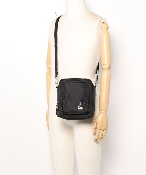 nop de nod(ノップドゥノッド)の「Carre ショルダーバッグ S(ショルダーバッグ・レディース・ブラック/ネイビー/グレー・8)」の19枚目の写真