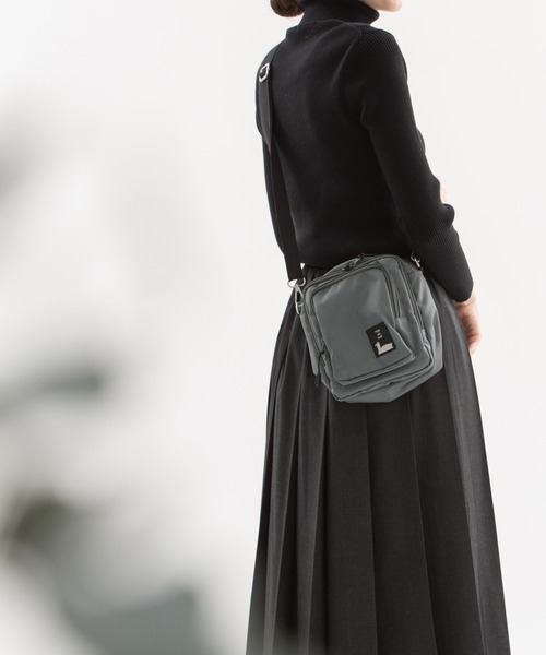 nop de nod(ノップドゥノッド)の「Carre ショルダーバッグ S(ショルダーバッグ・レディース・ブラック/ネイビー/グレー・8)」の5枚目の写真