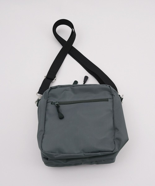 nop de nod(ノップドゥノッド)の「Carre ショルダーバッグ S(ショルダーバッグ・レディース・ブラック/ネイビー/グレー・8)」の7枚目の写真