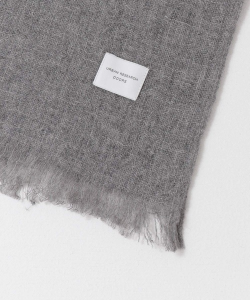 URBAN RESEARCH DOORS（アーバンリサーチドアーズ）の「ウールガーゼ大判ストール（マフラー・レディース・ブラック/グレー系その他・ONE）」の7枚目の写真