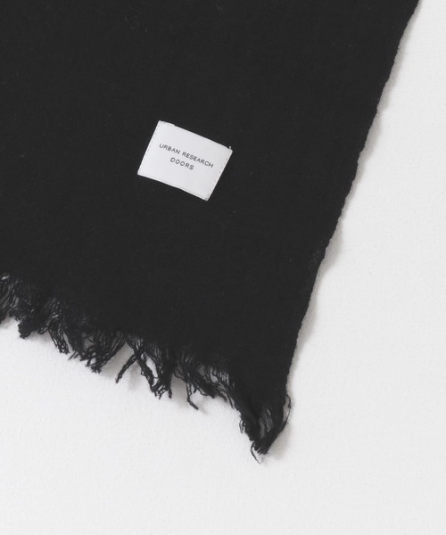 URBAN RESEARCH DOORS（アーバンリサーチドアーズ）の「ウールガーゼ大判ストール（マフラー・レディース・ブラック/グレー系その他・ONE）」の4枚目の写真